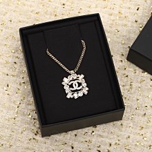 【少女館】新款Ch*el項鏈小香家雙C小方形貝母項鏈氣質鎖骨鏈脖鏈頸鏈吊墜粗項鏈法式choker項鏈首飾 珠寶 飾品WC 歷史價格詳細信息