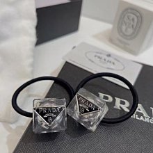 P家 普 拉 達 新品三角標字母胸針 歷史價格詳細信息