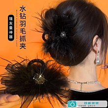 毛毛羽毛抓夾女2023新款高級感大號盤髮鴕毛髮夾後腦勺鯊魚夾 歷史價格詳細信息
