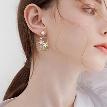 春季精致小花耳扣女小眾設計感高級氣質耳環2024新款爆款花朵耳飾~晴天 歷史價格詳細信息