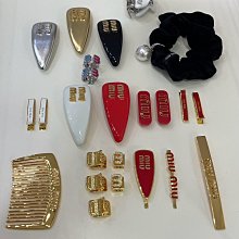 miumiu新款托特tote今年的風刮的太猛了老多爆款了！ 這款的版型也太好看了吧！ miumiu的帆布包好春夏一色！ 春夏季帆布和托特包就是王道！ 歷史價格詳細信息