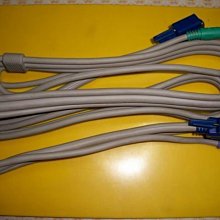 1對2 VGA螢幕分配器 550MHz 傳輸可達 50公尺，可堆疊串聯到4台螢幕，USB和變壓器 SVP102-550 歷史價格詳細信息