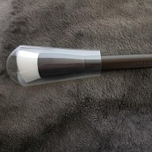 SOGO購買全新真品【Fendi】鑲嵌施華洛世奇稀有綠水晶壓克力黑檀木感手環 歷史價格詳細信息