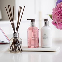 香港品牌 摩邦陀 英倫范自然風小蜜蜂立體面創意浮雕+手鐲(如圖片) 簡約氣質名媛防水石英女腕錶 七夕情人節送禮首選 歷史價格詳細信息