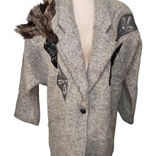 [保暖]++特價++高單價服飾♥ 這件無敵好看的啦~超有質感防潑水黑色鈕扣拉鍊設計背心外套(L) 歷史價格詳細信息