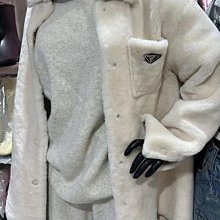 普拉達 寬松版型 最新最  最頂級的品質專柜短袖，頂級制作工藝進口面料，專柜款獨特設計，采用進口面料 手感一流官網在售碼數：M-X NO28247 歷史價格詳細信息