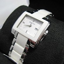 DKNY 白色 黑色 簡約風格小logo短T 550元 歷史價格詳細信息