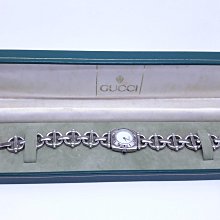 【Jessica潔西卡小舖】古馳GUCCI(1500L)細長方形經典粉色面白鋼手環石英女錶 歷史價格詳細信息