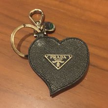 Prada  真品 殺手包 ，超美 奶茶色，裸色，金釦。 全真皮 ，金釦米色 中款， 整體95新以上。正常使用痕跡。特價 歷史價格詳細信息