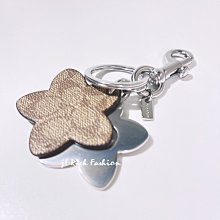 就愛精品店❤️  Kipling 卡其色素面尼龍材質兩用斜背/書包 +金色三層收納包 歷史價格詳細信息