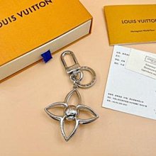 LV 花瓣鑰匙扣包挂件 新款鑰匙扣來襲 溫柔好看，經典四瓣花設計粉嫩少女包鏈 歷史價格詳細信息