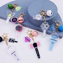 BTS,GOT7,EXO,BLACKPINK,TWICE,NCT,TXT,X101愛心閃粉鑰匙扣圈挂件(4入1組) 歷史價格詳細信息