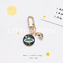 迷你抱月太空人 宇航員 星球吊牌 合金 吊飾 金色 掛勾 太空人 鑰匙圈  airpods耳機盒吊飾/包包掛件/小禮物 價格比較,價格查詢,歷史價格詳細信息