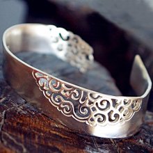 【空姐寶貝】美國帶回 A&F CLASSIC TAPER JEANS 男款質感牛仔褲 尺寸33*32 只有一件 歷史價格詳細信息