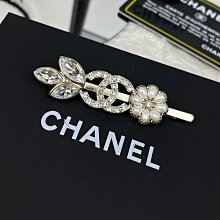 新款熱銷 首飾#香 經典款扭紋珍珠鑲鑽胸針 大衣毛衣外套別針 輕奢胸花 9020 明星大牌同款 歷史價格詳細信息