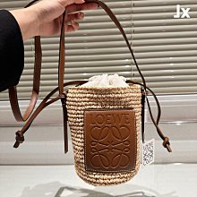 Loewe 草編大號 藍色 歷史價格詳細信息