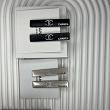 Chanel VIP積分贈品禮 精緻可愛口紅胸針 徽章 禮盒 服裝配飾 一別上什麼衣服都秒變名牌變高級 百搭好氣質❤️ 歷史價格詳細信息