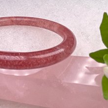 天然草莓晶手鐲～窄版～《愛2款》～手圍18號～內徑56寬11厚8mm紅草莓晶手環、晶晶亮亮草莓晶！紅潤美麗！天然草莓水晶手鍊、來自俄羅斯產地！～《熊寶貝珠寶》～ 歷史價格詳細信息