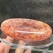 天然草莓晶手鐲～窄版～《愛2款》～手圍18號～內徑56寬11厚8mm紅草莓晶手環、晶晶亮亮草莓晶！紅潤美麗！天然草莓水晶手鍊、來自俄羅斯產地！～《熊寶貝珠寶》～ 歷史價格詳細信息