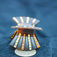 j183百貨公司款法國醋酸材質霧面黑色底色超級質感！不撞款特殊四色鑽超美立體雙層大花不痛髮箍髮圈(限量款特價中）最後一隻最後一隻打到骨折！百貨櫃打對折還要1萬5 歷史價格詳細信息