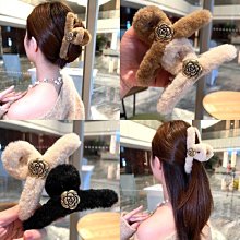 玫瑰花布藝抓夾 花朵抓夾 髮夾 馬尾夾 韓國新款髮飾品 玫瑰花髮夾 時尚女生頭飾 韓式盤髮器 鯊魚夾 大嘴夾 日韓生活館 歷史價格詳細信息