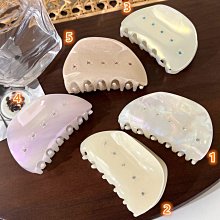 {朵朵韓飾} C1456 韓國直送(正韓)-氣質簡約水鑽方形壓克力抓夾(五色) 歷史價格詳細信息