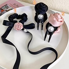 {朵朵韓飾} C1728 韓國直送(正韓)-法式氣質緞面玫瑰花珍珠发束(三色) 歷史價格詳細信息