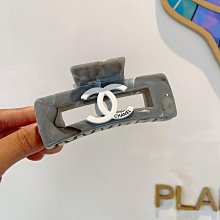 Leann代購~ 香 新款珠光菱格鏈條包單肩斜挎包真皮鏈條翻蓋包 簡單百搭 顏值高 尺寸25.15 歷史價格詳細信息