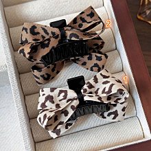 {菲兒韓國飾品} C3786 韓國直送(正韓)-個性氣質鈦鋼壓克力小梳子造型項鍊(五款) 歷史價格詳細信息