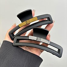 後腦勺磨砂線條珍珠抓夾大號秋冬髮夾女2023新款高級感鯊魚夾頭飾 歷史價格詳細信息