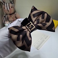 【熱銷】 配盒子 繆繆編織 春夏新款托特包 採用質樸的天然拉菲草 絢麗彩條鉤針編織 風格甜美又清新 歷史價格詳細信息