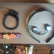 ALEXANDRE DE PARIS (左上黑花朵髮束及右邊黑色髮箍已售) 價格比較,價格查詢,歷史價格詳細信息