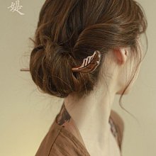 【熱賣】高端檀木圓盤按摩梳頭部頭皮經絡梳毛囊疏通神器養發保健梳子通用 歷史價格詳細信息