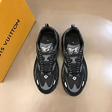 LV春夏限定彩虹紮染比基尼 顏色超嫩！不買真的很後悔 搭配牛仔褲絕絕子！夏天辣妹必備單品。 SML 歷史價格詳細信息