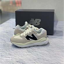 【New Balance】慢跑鞋 跑步鞋 男鞋 女鞋 淺灰色_UA900FM1-2E 歷史價格詳細信息