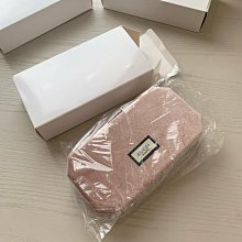 Gucc* A/W 23新款提花撞色毛衣 一件頂倆的工藝難度‼️又甜又酷是不是你們喜歡的風格！ 市面最強不用多說！他的logo撞色部份不是平面的‼️‼️是立體的 歷史價格詳細信息