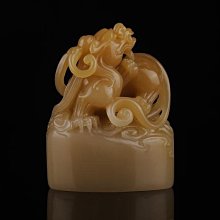 已售出~回流精品~~春天的旋綠  掘性西安綠凍石~~精品 把件  『龍騰盛事』帝王綠 翡翠綠  名家 道鴻作 歷史價格詳細信息