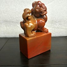 壽山掘性桃花芙蓉 早期的老料子，光水超贊，質地凝結穩定，非常的油潤細膩， 篆刻有味耐玩。2 壽山石 印章 擺件【國玉之鄉二店】6445 歷史價格詳細信息