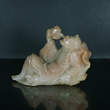善伯洞石的特徵很明顯，老性善伯洞石中有金砂點，有的石中有粉白色的色斑，俗稱“花生糕”。善伯洞石的質地微堅而又帶有韌性，所以雕刻鑿坯時比較吃力。 歷史價格詳細信息