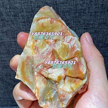 善伯洞石的特徵很明顯，老性善伯洞石中有金砂點，有的石中有粉白色的色斑，俗稱“花生糕”。善伯洞石的質地微堅而又帶有韌性，所以雕刻鑿坯時比較吃力。 歷史價格詳細信息