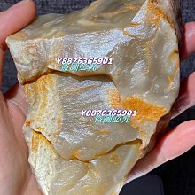 善伯洞石的特徵很明顯，老性善伯洞石中有金砂點，有的石中有粉白色的色斑，俗稱“花生糕”。善伯洞石的質地微堅而又帶有韌性，所以雕刻鑿坯時比較吃力。 歷史價格詳細信息
