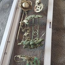 明清代銀手鐲，老銀馬蹄鐲，帶雕工，福壽寓意好，手鐲內測有破， 歷史價格詳細信息