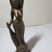 《瑋哥懷舊紀念館》巴西 紫水晶洞 擺件~(含座尺寸高約：21 cm，含木座總重約：6.62 公斤，免運費)...清000 歷史價格詳細信息