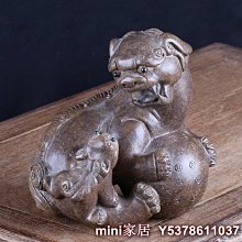 早期宜興手工紫砂‧朱泥．古春壺．豬肝紅‧小品‧．原礦．水色油亮．潤度感強．未過茶水．優質土胎‧40年前整口遺留金剛砂清晰可見．筋、細纹明顯．! 約130cc 歷史價格詳細信息