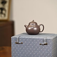 茄瓜·慕古把玩·168cc極品黃降坡料 慕古潤澤精氣神十足 亭亭玉立 “雙刀”刻繪 壺嘴微翹 極致內 紫砂壺 手工壺 名師作品【真棒好物】 歷史價格詳細信息