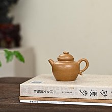 坡容量 ：390毫升作者 ：吳偉明 ，國家工藝美術師 ，吳奇敏、華健老師入室弟子！前墅古龍窯傳承人. 紫砂壺 手工壺 名師作品【真棒好物】 歷史價格詳細信息