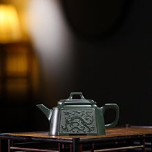 品名：四川翠竹綠印章  規格：3.0x3.0x10厘米 編號：294號 描述：此章色澤翠綠 壽山石 印章 擺件 二手【國玉之鄉二店】705 歷史價格詳細信息