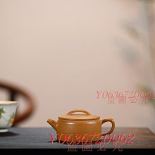 此壺為宜興紫砂壺正品 早期熊貓壺  工藝師劉雲秋 手工製 紫泥 300CC  7孔出水順暢，土胎美顆粒隱現古味，製作精細 歷史價格詳細信息