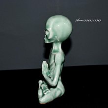 特殊 新藝術風格 大型銅燈 幾何魚鱗鑲嵌   . 魚鱗幾何鑲嵌玻璃完整完美 有一片有一髮絲細痕如圖，不影響使用 . 徑 歷史價格詳細信息