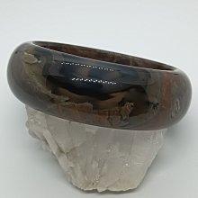 55.5圈口天然糯冰飄黃翡A貨翡翠貴妃鐲 全新，自然光實拍，目測基本完好，些許天然瑕疵，底 歷史價格詳細信息